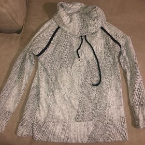 Black & White Cowll neck sweatshirt